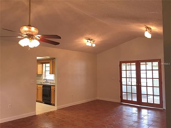 5th image of 923 Hillgrove Ln