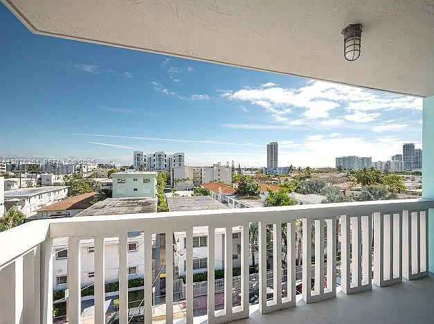 7620 Carlyle Ave #606