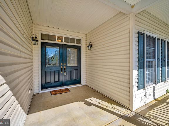3rd image of 11 Oleander Dr