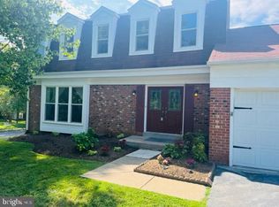 1721 Pebble Beach Dr, Vienna, VA 22182