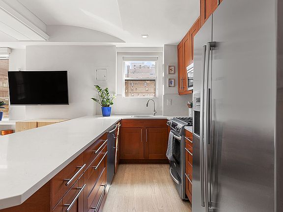 4th image of 515 E 85th St #Pha