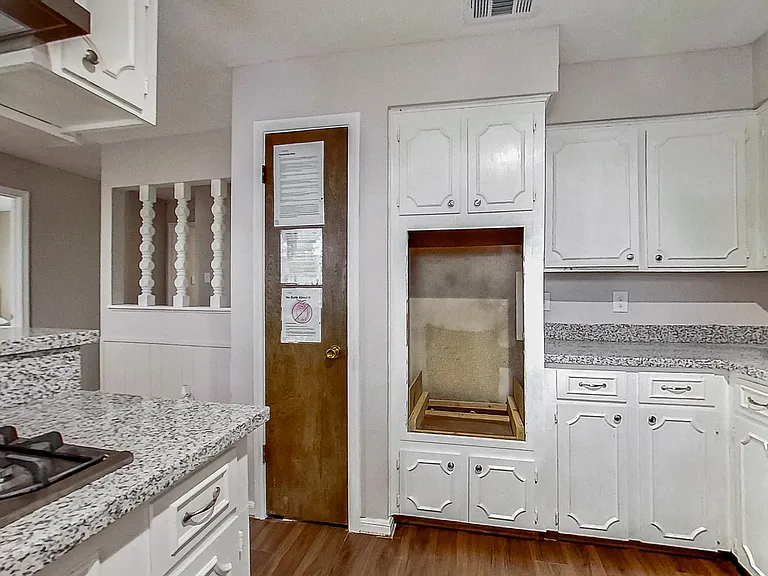 Oven (not pictured) is where the gap is located.