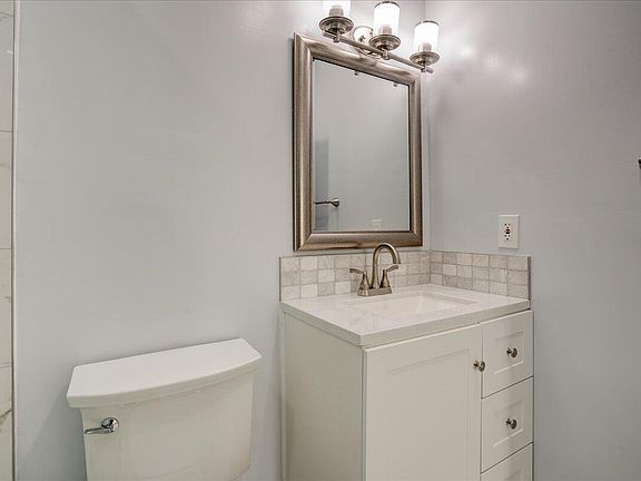 3rd image of 320 NW 6th Ave #320
