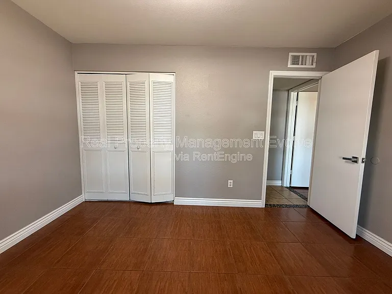 3626 W Angela Dr — Photo 19
