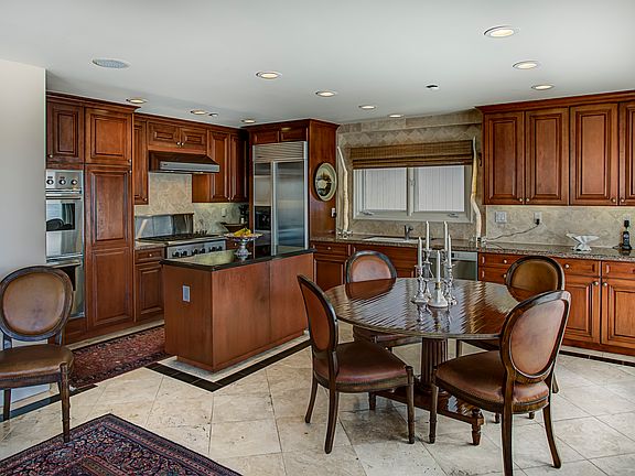 5th image of 3018 Breakers Dr