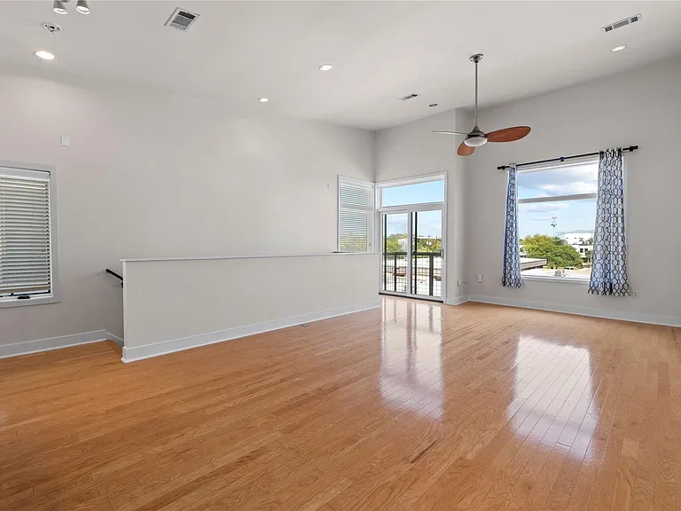 1702 S Lamar Blvd #9 — Photo 8