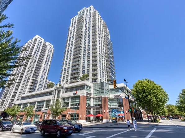 3007 Glen Dr #1305, Coquitlam, BC V3B 0L8