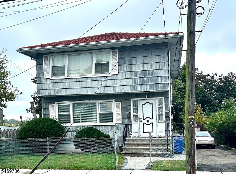 1st image of 137 E 26th St Floor 1