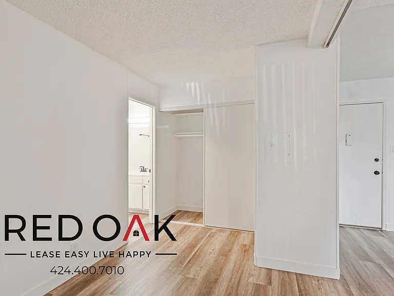 8614 Woodley Ave #219 — Photo 7