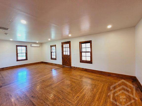 3rd image of 3861 Forbes Rd