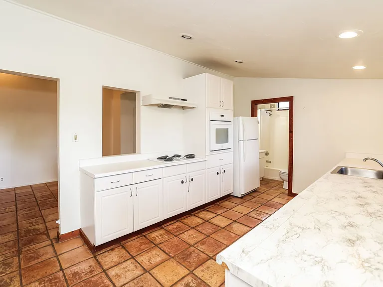 201 Meadowlark Ln — Photo 6