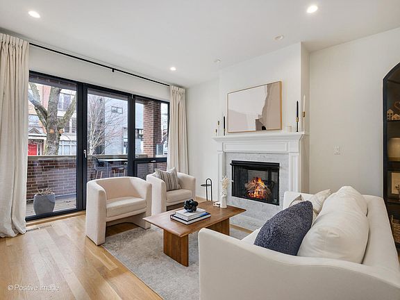 2nd image of 1018 N Wood St #1