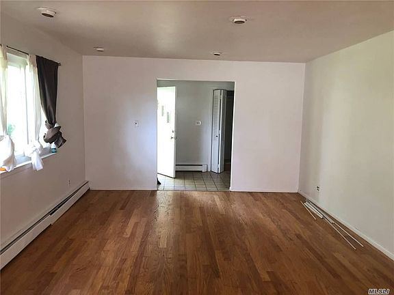 2nd image of 31 Clematis St