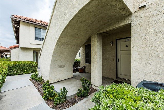 Front entry to this ground-level end unit