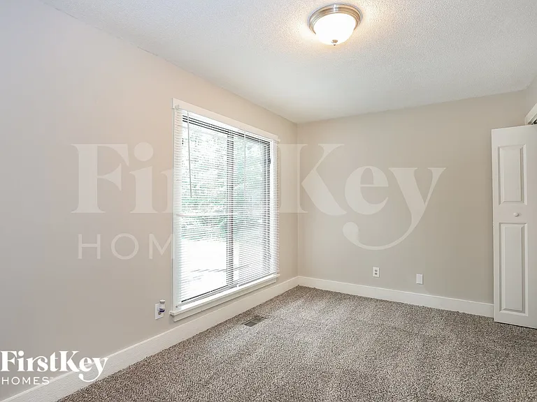 104 Solway Ct — Photo 13