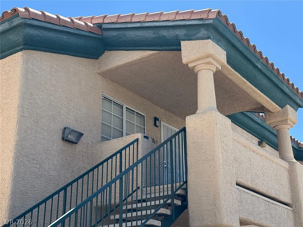 2 bed, 2.0 bath, 959 sqft, $2,000 — Photo 2
