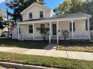 215 Illinois Ave, Saint Charles, IL 60174