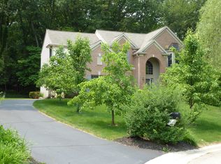 3933 Oakcrest Ct SE, Grand Rapids, MI 49546