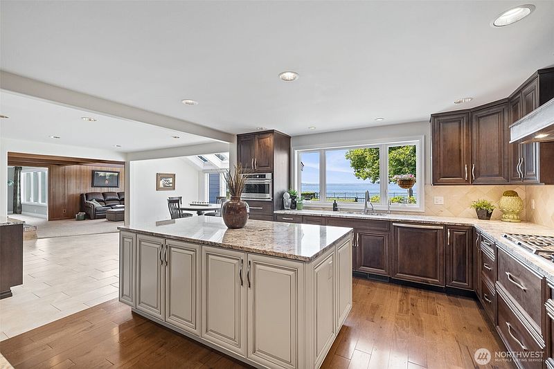 3rd image of 18141 Normandy Terrace SW