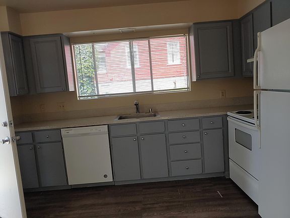 4th image of 8412 166th Ave NE