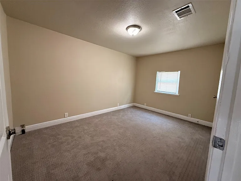216 Bearle St — Photo 10