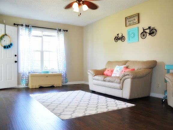 3rd image of 1053 Beck Cir