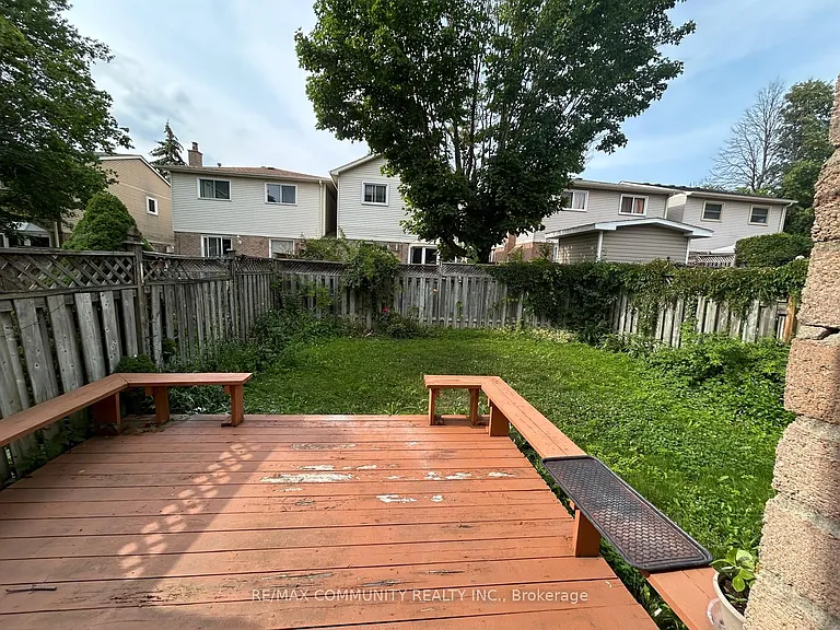 80 Raleigh Cres S — Photo 17