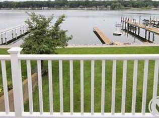 587 Crescent Dr, Holland, MI 49423