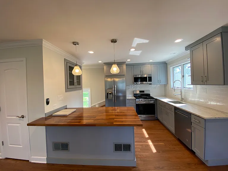 Laura Ln — Photo 4