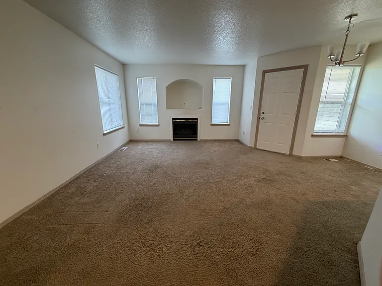 8413 NE Knott St #A — Photo 2