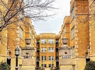 490 N Austin Blvd APT 2, Oak Park, IL 60302
