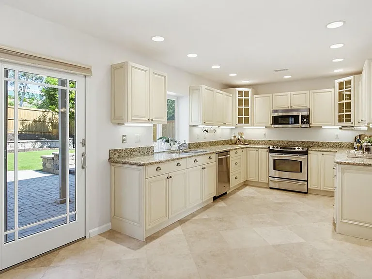 12030 Redcliff Ct — Photo 8
