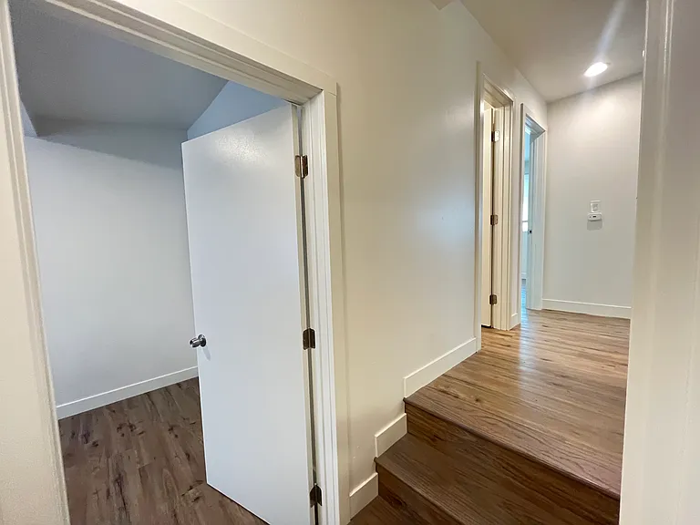 390 Hill St — Photo 16