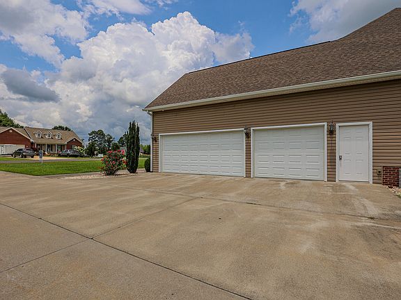 5th image of 157 Alben Dr