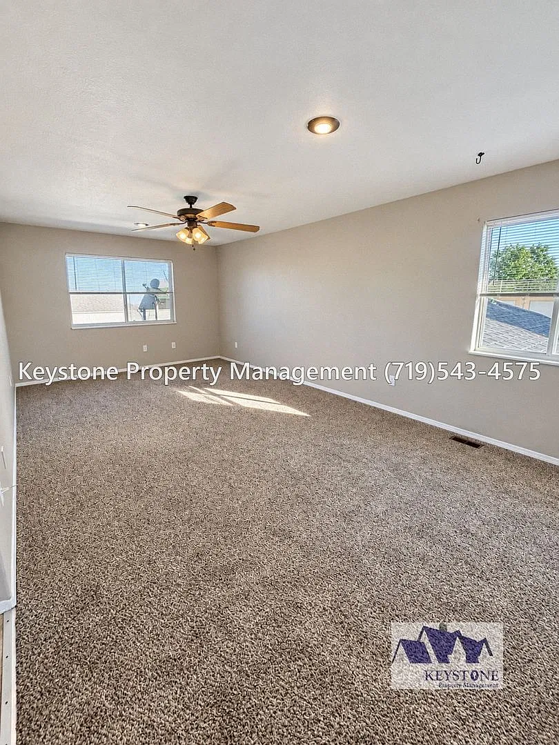 Application Fee Reimbursed! Nicely Maintained Duplex In Pueblo West 3 Bed/2 Bath/2 Car Garage $18... — Photo 4