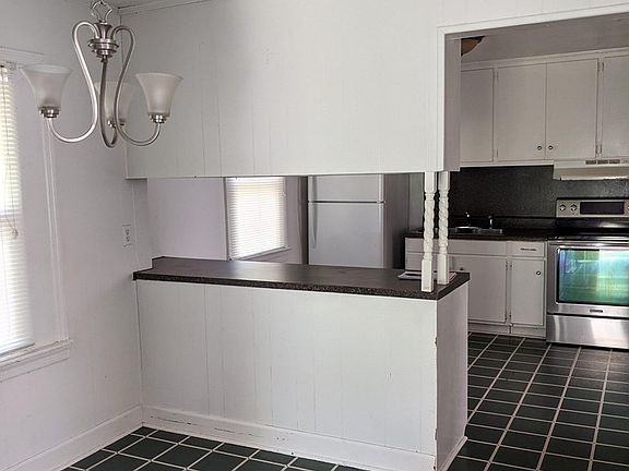 2nd image of 140 Camden St