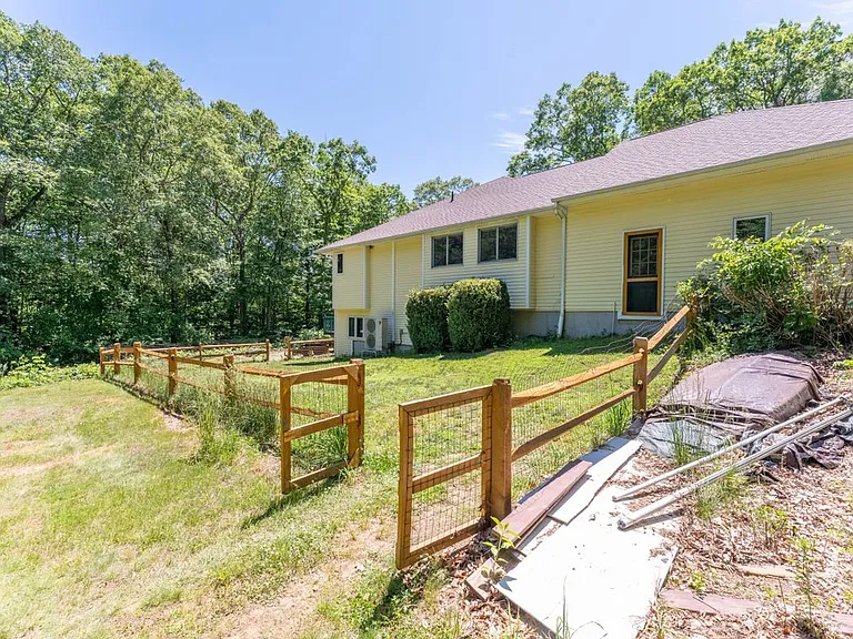 202 West Rd — Photo 39