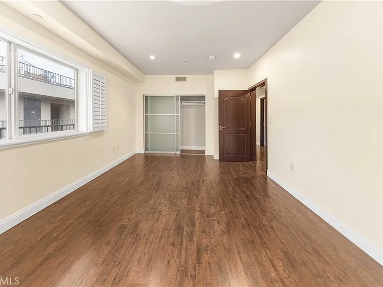11218 Camarillo St #404 — Photo 43