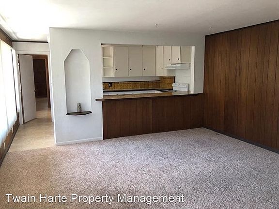 2nd image of 24 S Poplar St APT 6