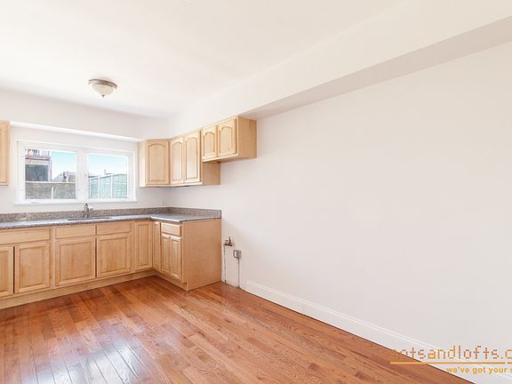5th image of 4216 Surf Ave #1
