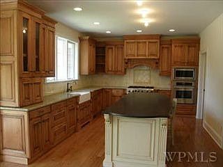 3rd image of 9 Grandview Ln