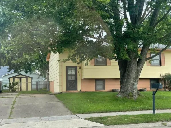 1216 N Blanchard St, Davenport, IA 52804