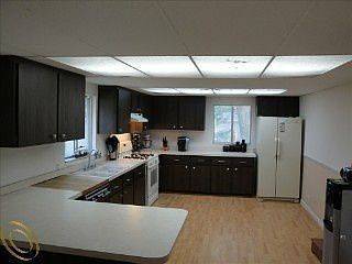 3rd image of 425 Tower St