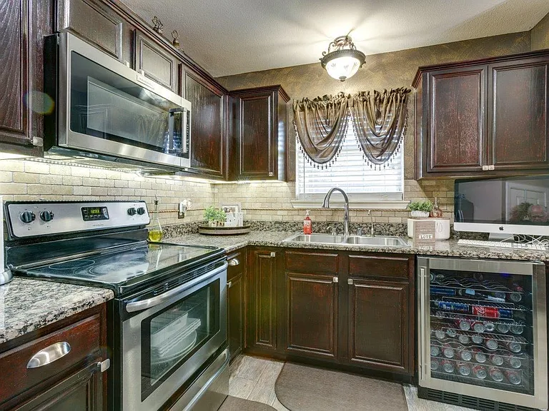 5150 Mimi Ct — Photo 4