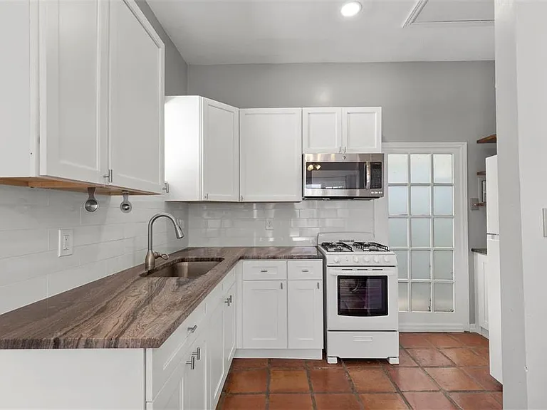 1906 W Gray St — Photo 39
