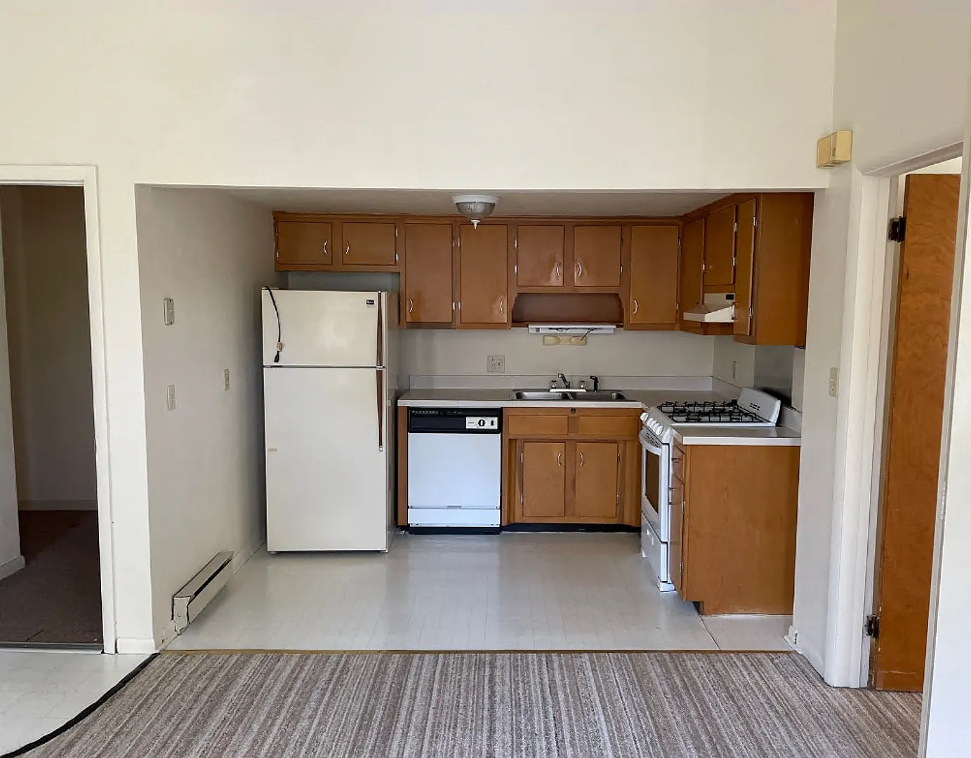 1140 Edgar Ave — Photo 2
