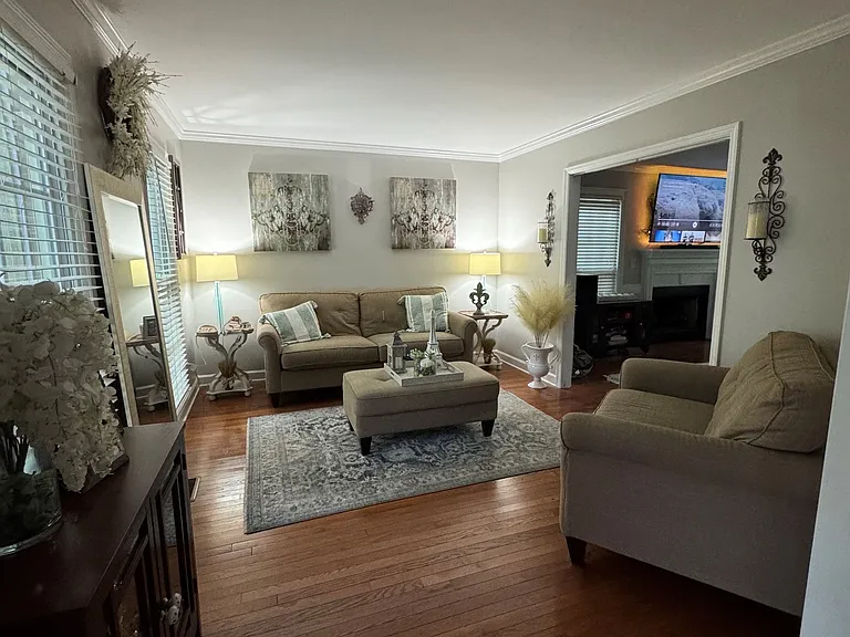 1240 Wynford Clny — Photo 10