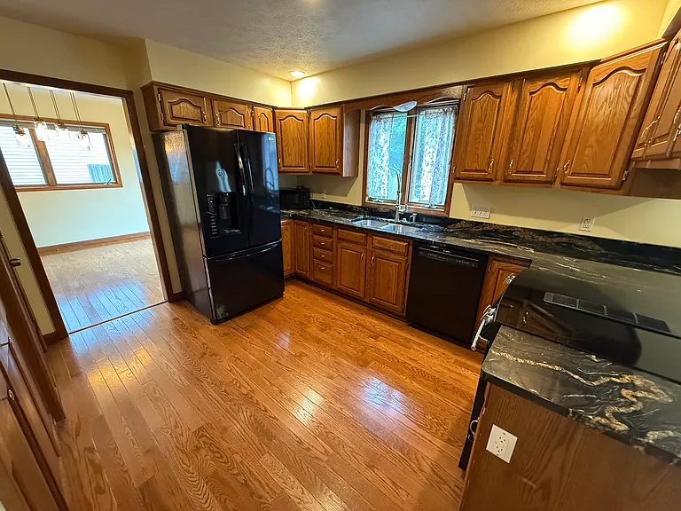 3864 Greenbriar Dr — Photo 8