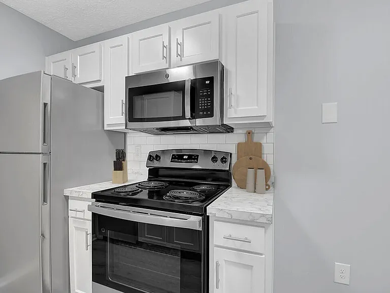 Fountain Place Apartments — Photo 11
