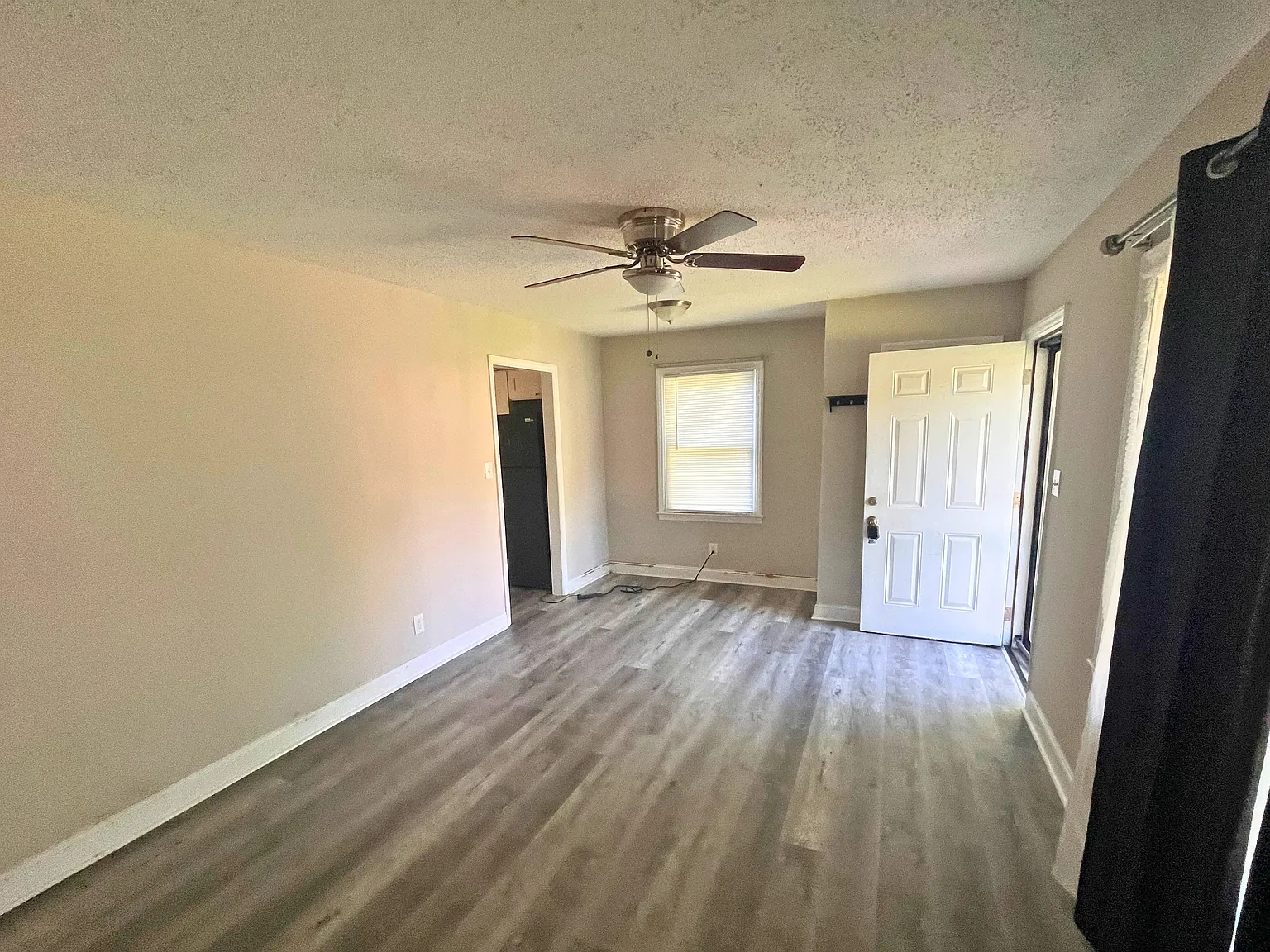 3 bed, 1000 sqft, $1,425 — Photo 3
